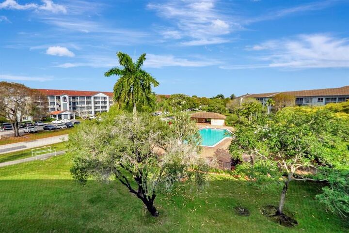 Property Photo: 1401 SW 128th Ter 406H FL 33027