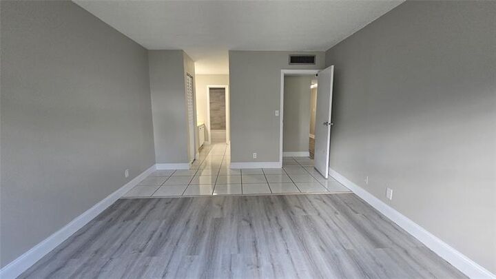 Property Photo: 6200 S Falls Circle Dr 105 FL 33319