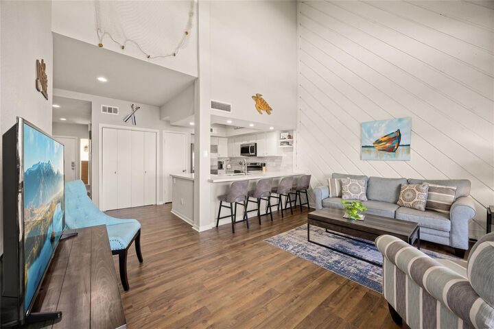 Property Photo: 108 April Point Drive S TX 77356