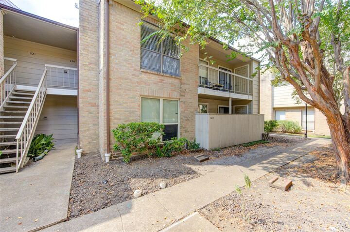 Property Photo: 2120 Wilcrest Drive 220 TX 77042