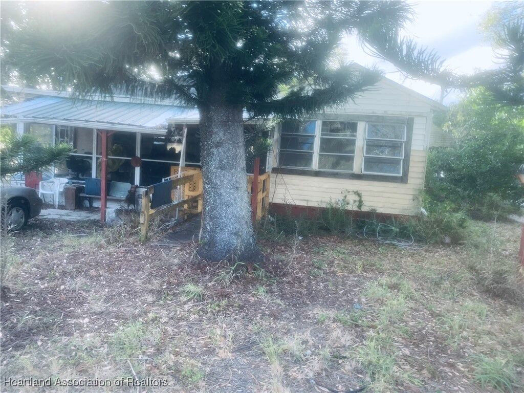 Property Photo:  1333 Memorial Drive  FL 33825 