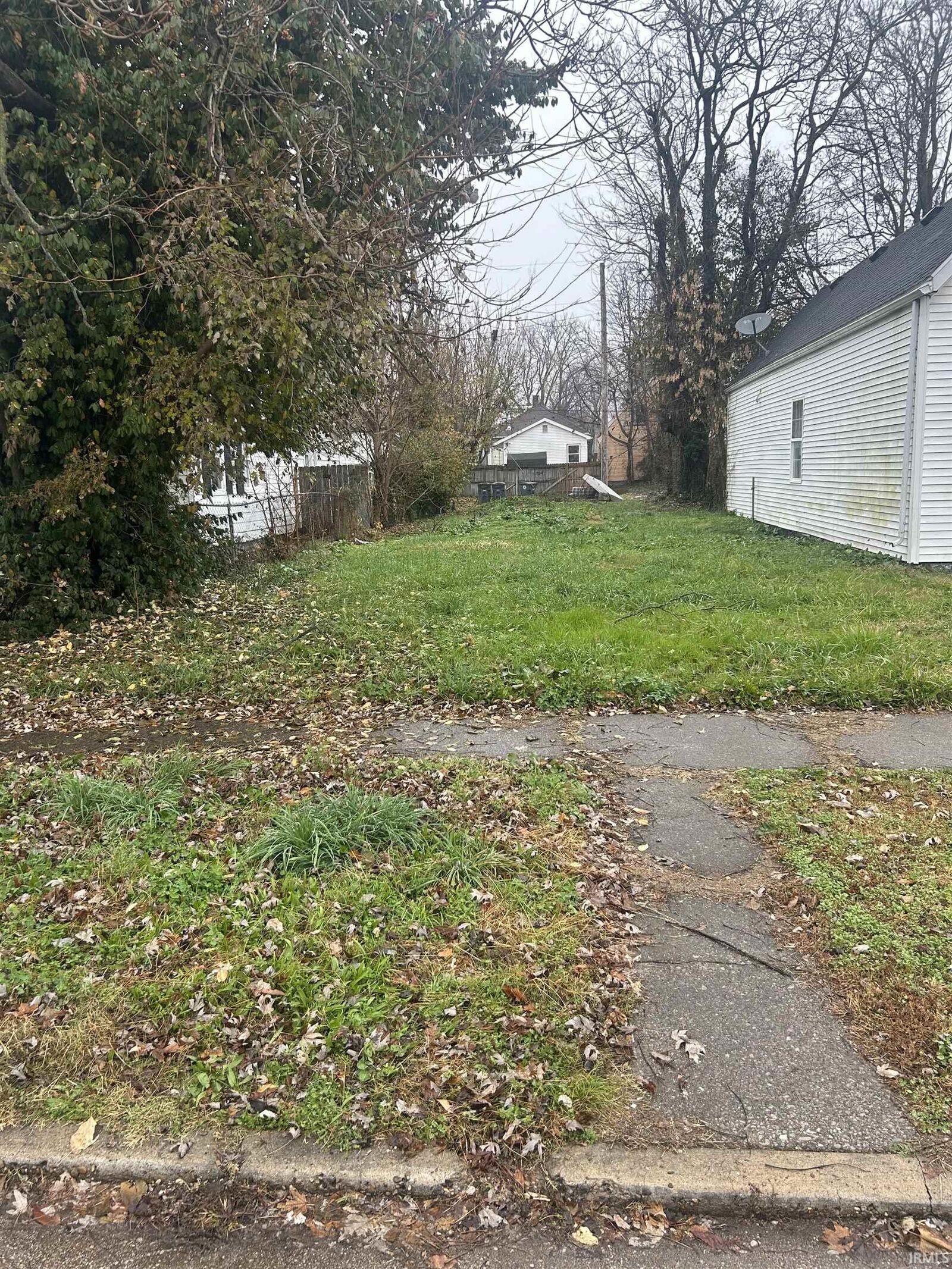 Property Photo:  652 E Maryland Street  IN 47711 