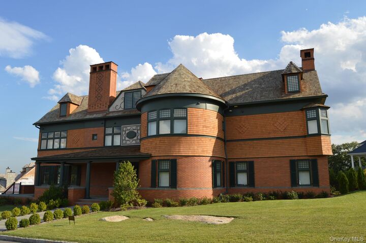 Property Photo: 5041 Goodridge Avenue NY 10471