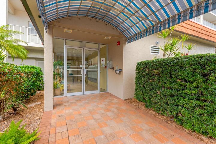 Property Photo:  1600 1st Avenue W 102A  FL 34205 