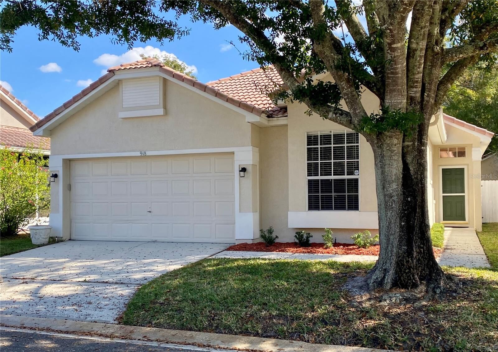 Property Photo:  918 Glen Abbey Circle  FL 32708 
