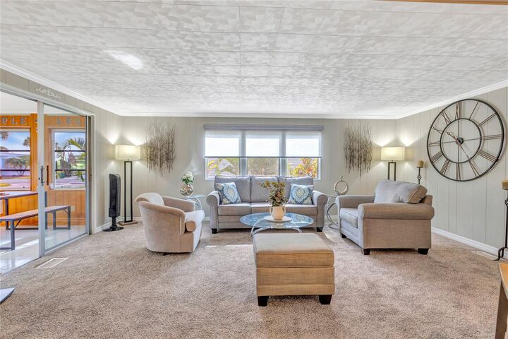 Property Photo: 2100 Kings Highway 289 FL 33980