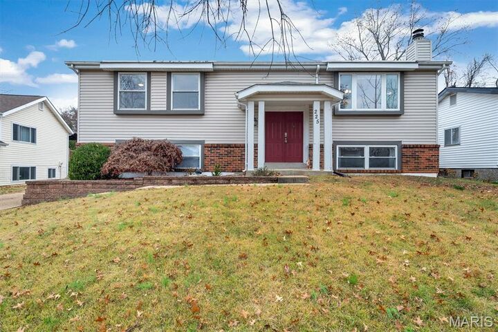 Property Photo: 225 Vistaoak Court MO 63021