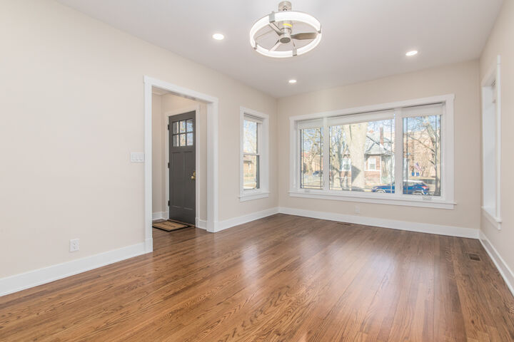 Property Photo:  6055 W Dakin Street  IL 60634 