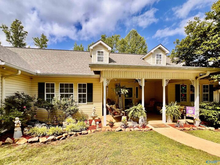Property Photo: 1590 Tabor Cutoff AL 35904