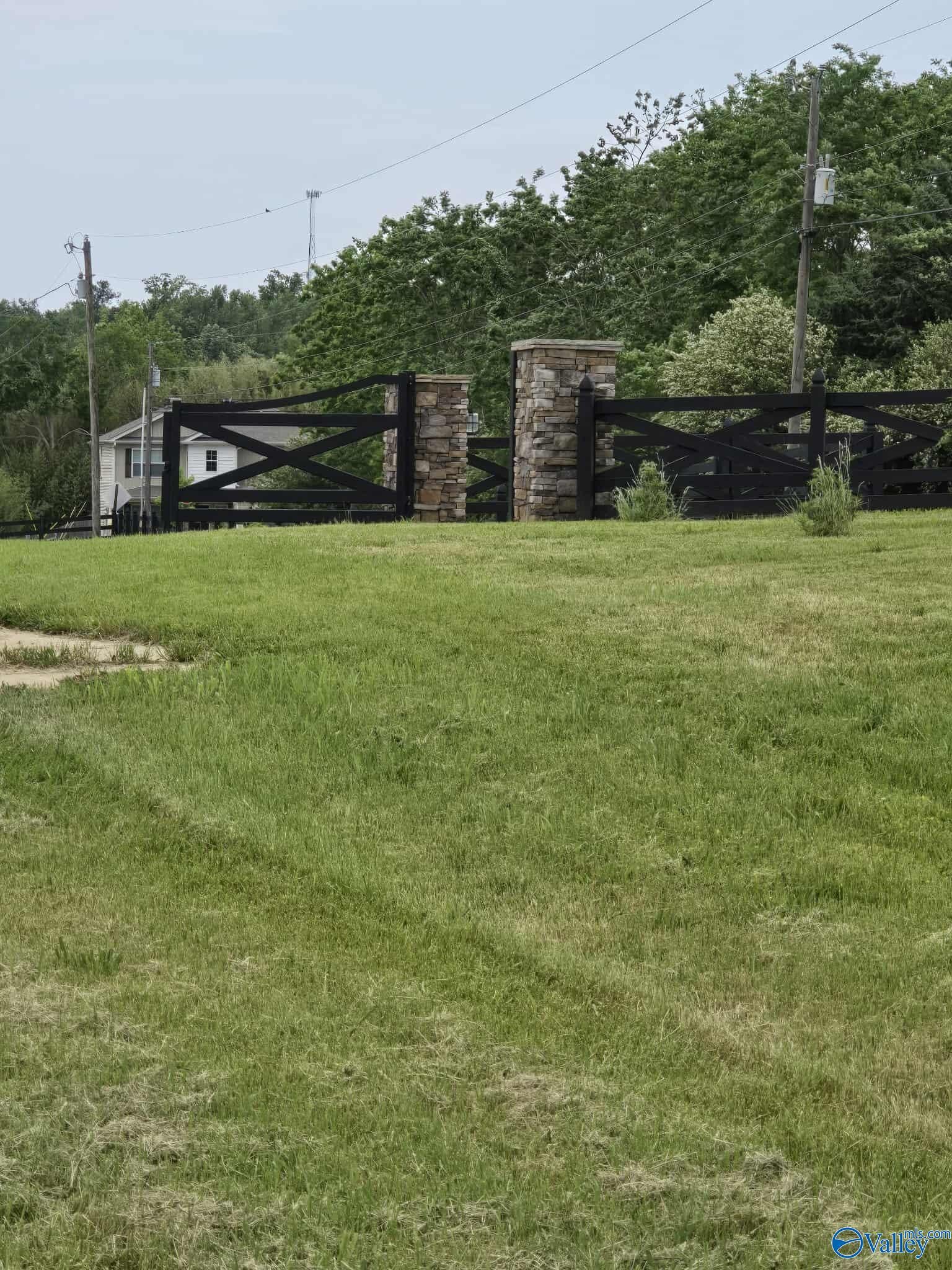 Property Photo: 17930 Wales Drive AL 35749