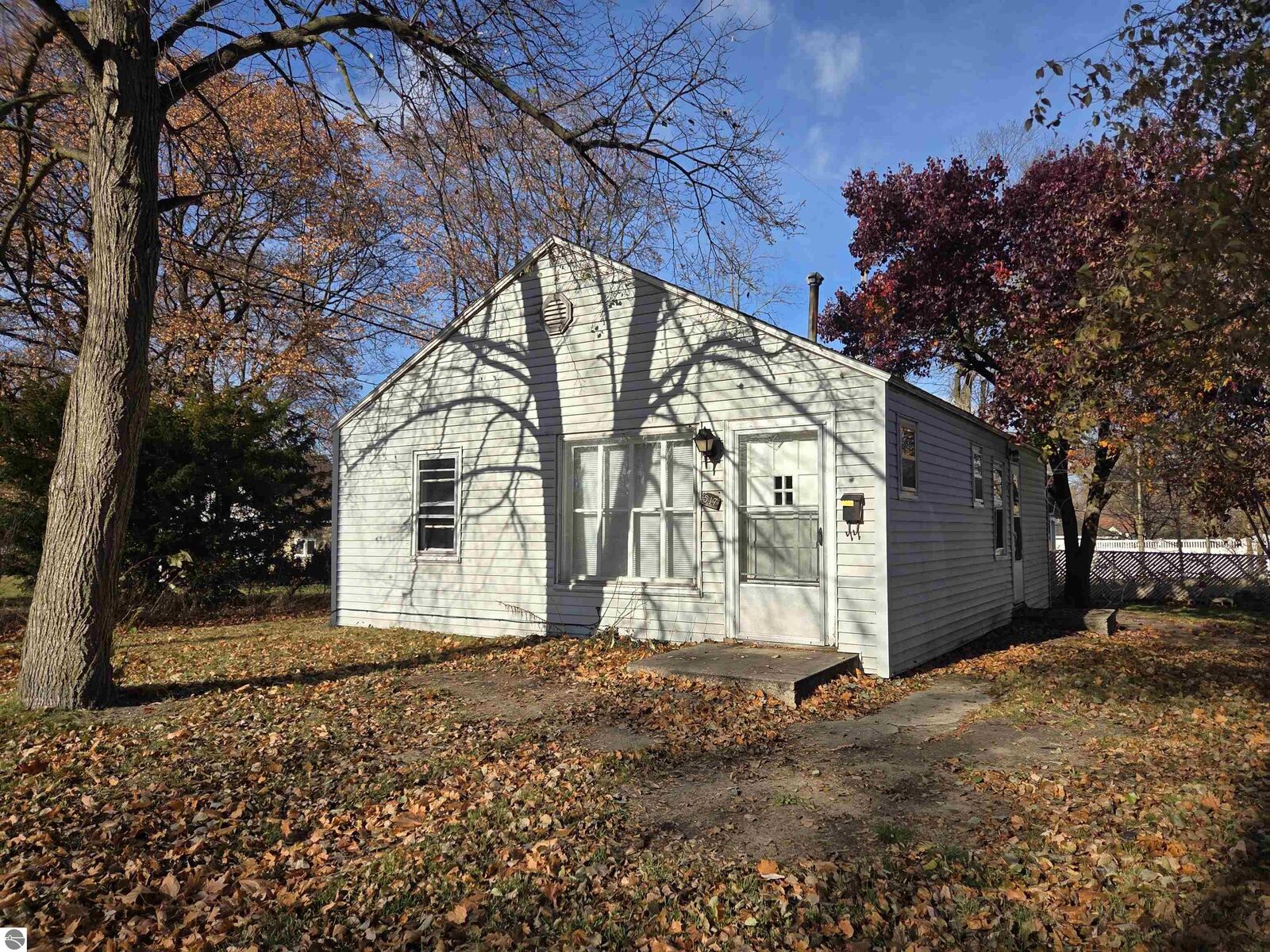 Property Photo:  517 E Bennett Avenue  MI 48858 
