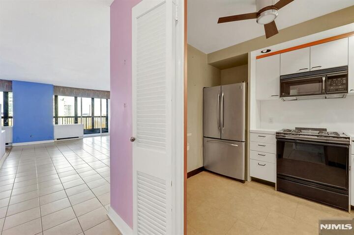 Property Photo:  5 Horizon #907  NJ 07024 