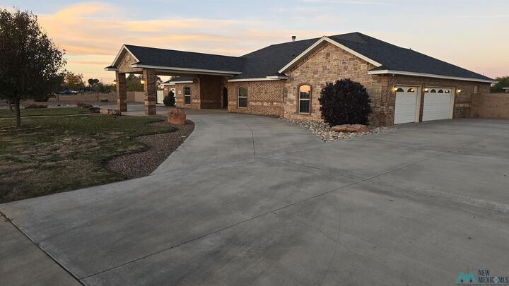 Property Photo:  113 Colonial Estates Parkway  NM 88101 