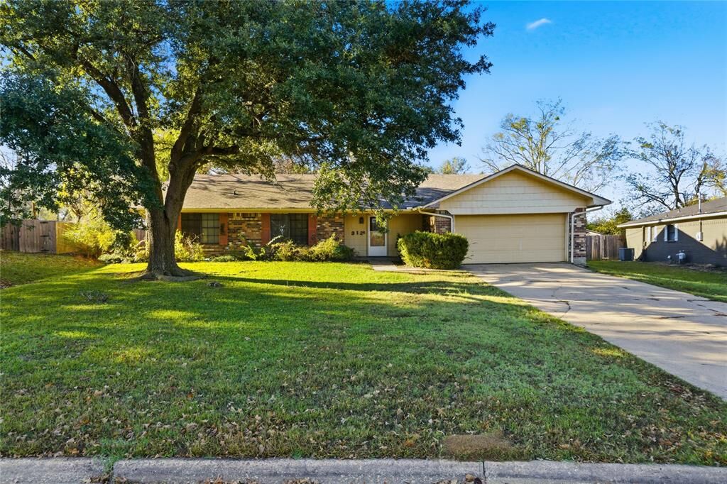 Property Photo:  312 Azalea Drive  TX 75482 