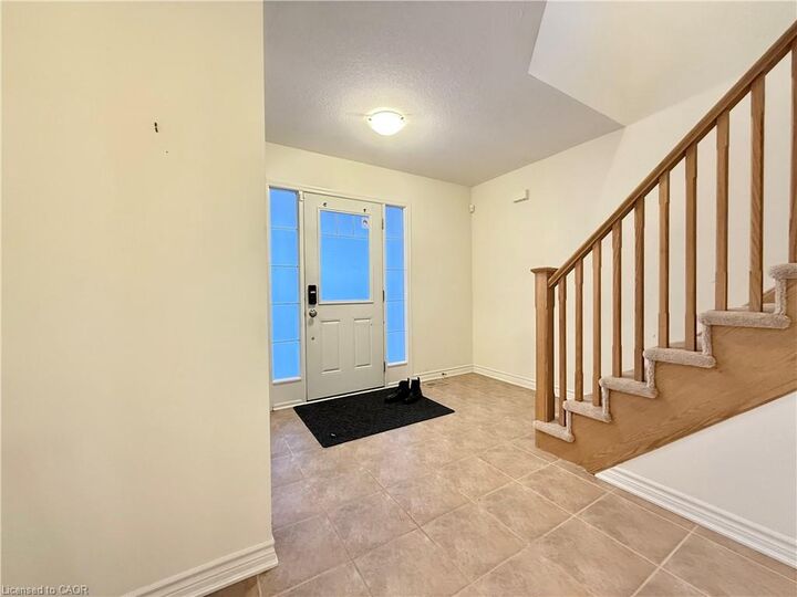 Photo de la propriété:  382 Grovehill Crescent Main  ON N2R 0L5 