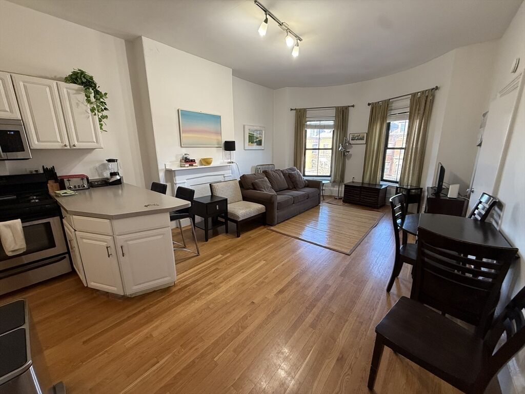 Property Photo:  670 Tremont 7  MA 02118 