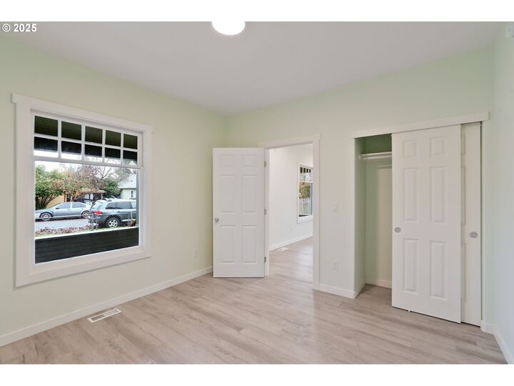 Property Photo:  715 19th St  OR 97301 