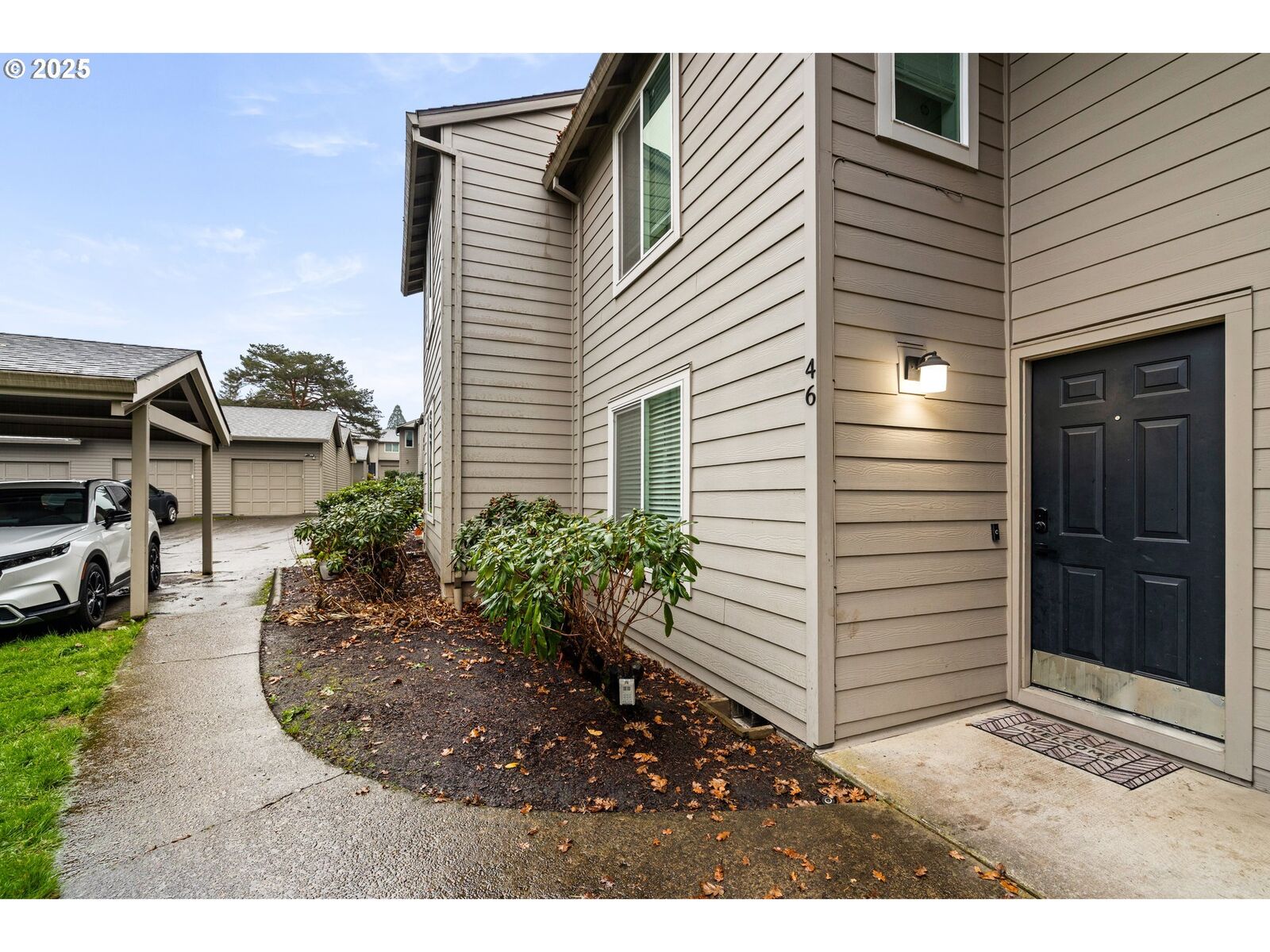 Property Photo: 10900 SW 76th Pl 46 OR 97223