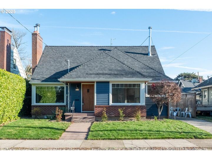 Property Photo:  4816 SE 61st Ave  OR 97206 