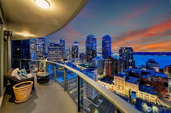 Property Photo: 1920 4th Avenue 2303 WA 98101