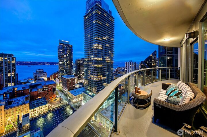 Property Photo: 1920 4th Avenue 2303 WA 98101