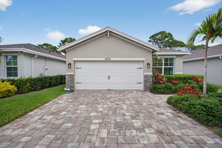 Property Photo:  5713 SE Kawana Trail  FL 33455 