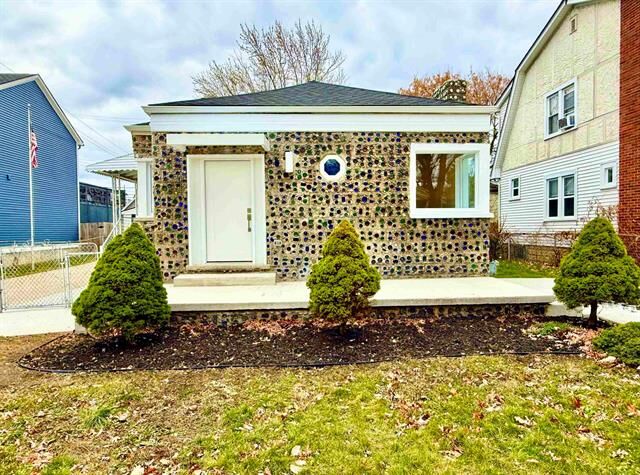 Property Photo:  39 W Elza Street  MI 48030 