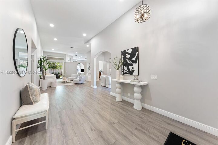 Property Photo:  2587 Jardin Ct 0  FL 33327 