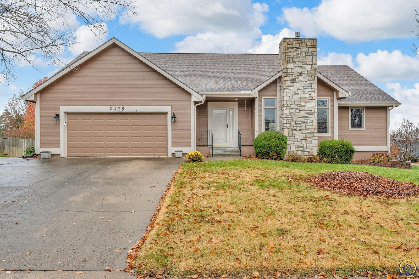 Property Photo:  2405 SE Saturn Dr  KS 66605 
