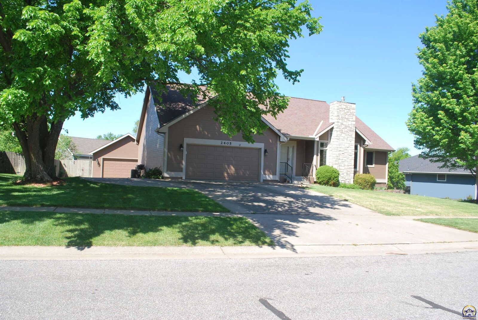 Property Photo:  2405 SE Saturn Dr  KS 66605 