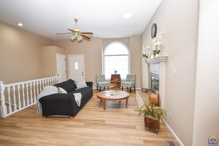 Property Photo: 5619 SW 35th St KS 66614