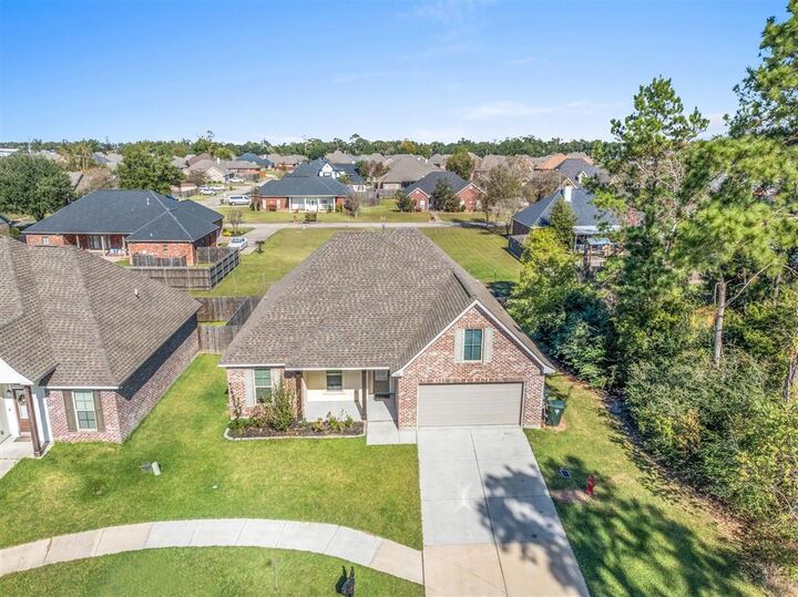 Property Photo:  700 Dianne Lane  LA 70605 