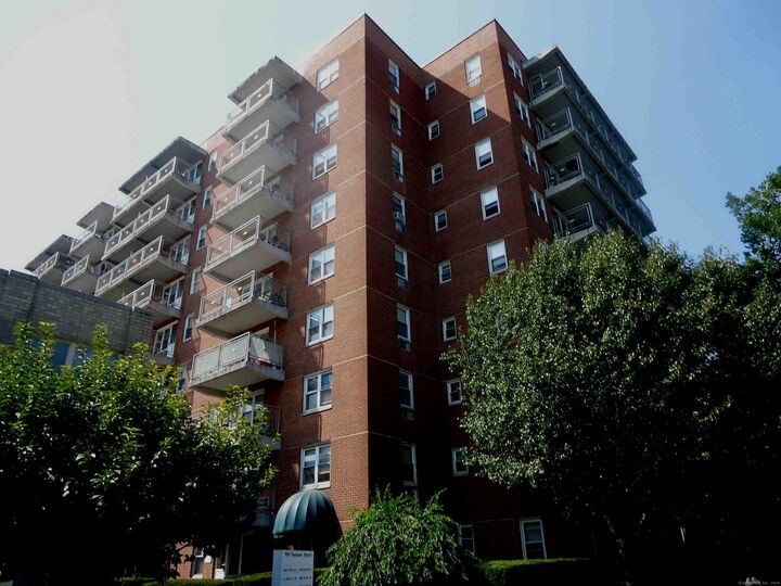 Property Photo:  700 Summer Street Ste 1C  CT 06901 