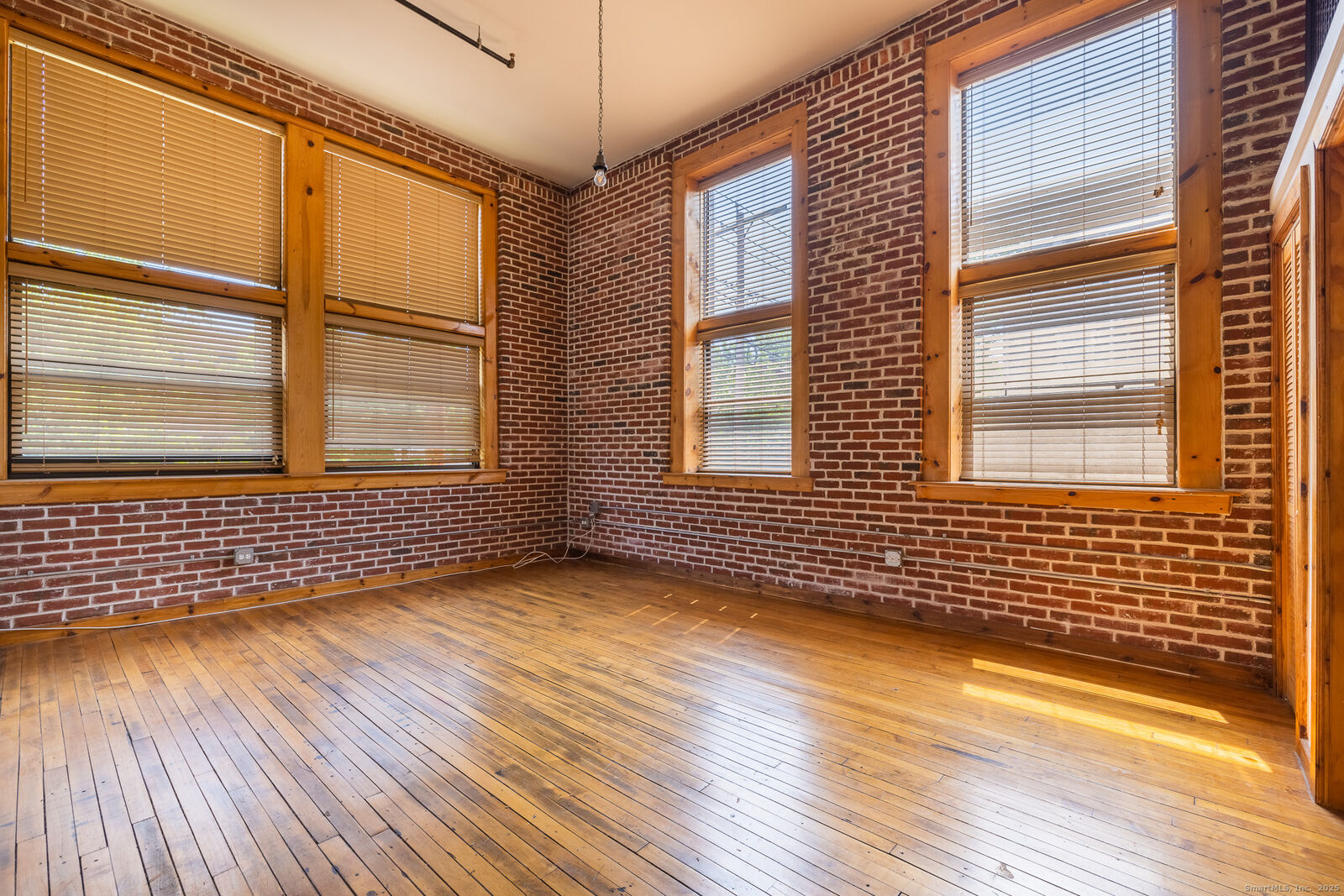 Property Photo:  325 Myrtle Avenue Apt 1101  CT 06604 