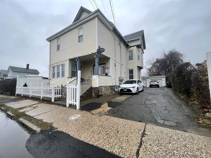 Property Photo:  263 Jefferson Street 3rd Floor  CT 06607 