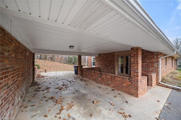 Property Photo: 4009 Alonzo Drive NC 27104