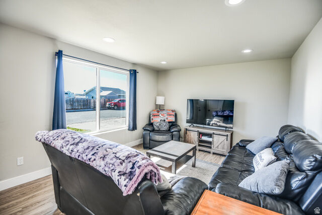 Property Photo: 528 W 300 N UT 84751