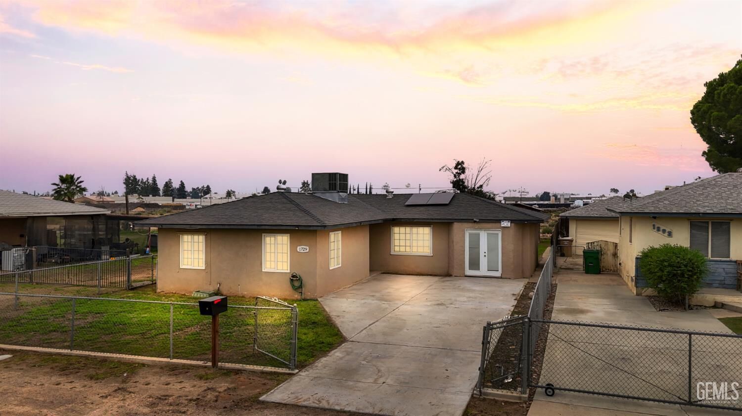 Property Photo:  1729 Melody Lane  CA 93308 