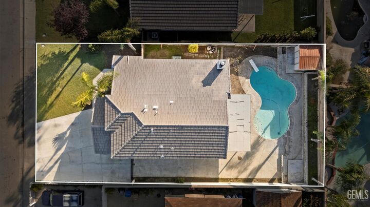 Property Photo:  6803 Tradewinds Drive  CA 93313 