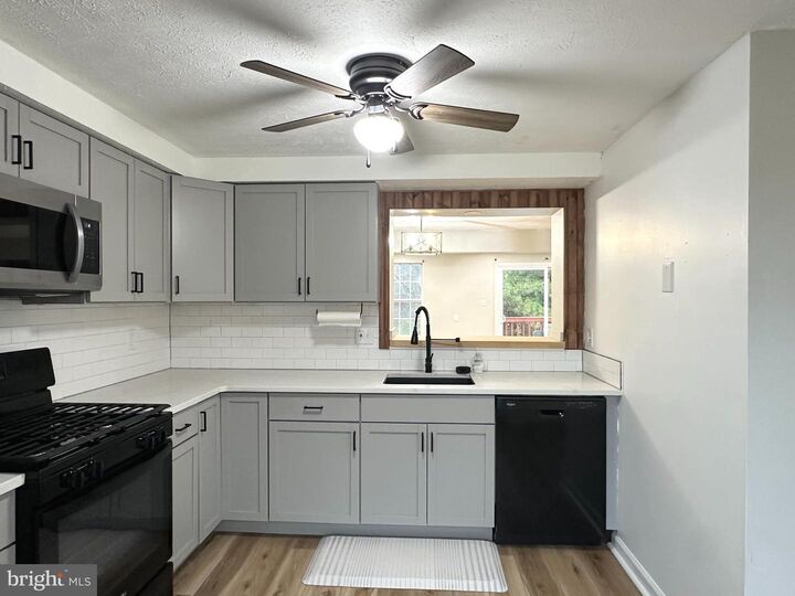 Property Photo:  31 Stoneshire Drive  NJ 08028 