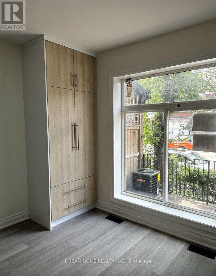 Property Photo:  643 Bathurst Street 101  ON M5S 2R2 