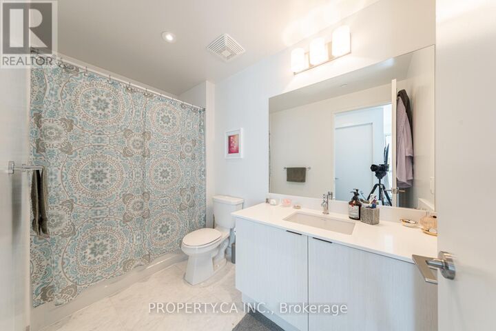 Property Photo:  50 Bruyeres Mews 530  ON M5V 0H8 