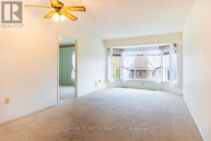 Photo de la propriété: 921 Armour Road 305 ON K9H 7K5