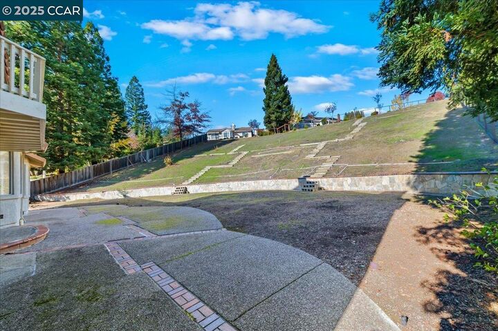 Property Photo: 75 Barrons Pl CA 94526