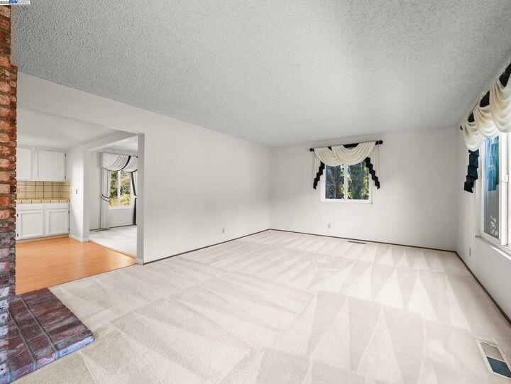 Property Photo: 1800 Weir Dr CA 94541