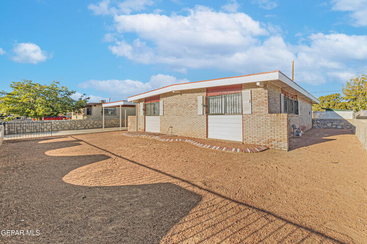 Property Photo: 5433 Vancouver Street TX 79924