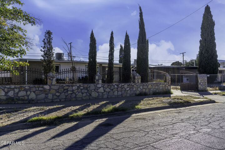 Property Photo:  5036 Alps Drive  TX 79904 