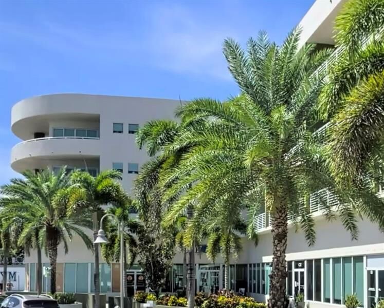 Property Photo:  2301 Wilton Drive R409  FL 33305 