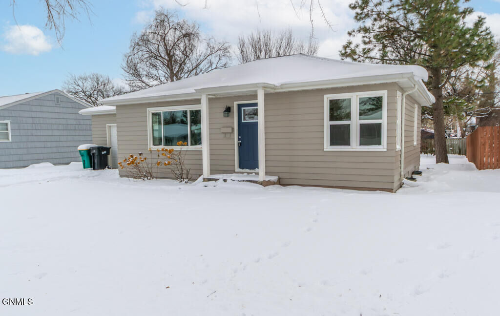 Property Photo:  107 Seminole Avenue  ND 58501 