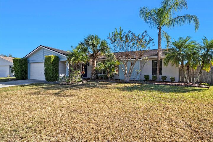 Property Photo: 814 Satinleaf Avenue FL 34677